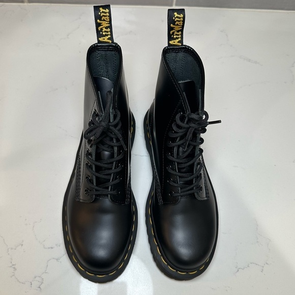 NWOB Dr. Martens 1460 Smooth Leather Lace Up Boots Black with Yellow Accents